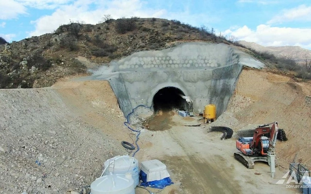 Kəlbəcər-Laçın avtomobil yolunun inşası: Bəzi tunellərdə qazma işi bitib - FOTO/VİDEO
